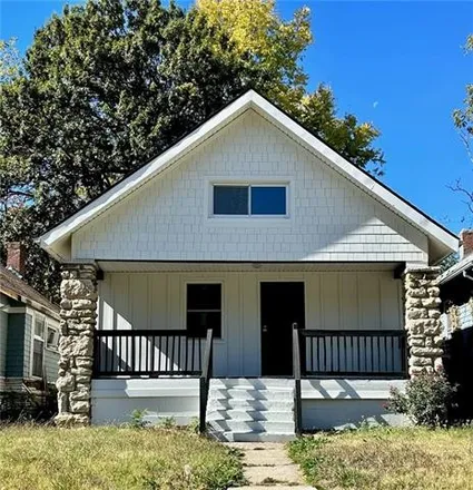 Buy this 3 bed house on 3838 Chestnut Avenue in Kansas City, MO 64128