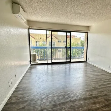 Image 6 - West 11th Street, Los Angeles, CA 90006, USA - Apartment for rent