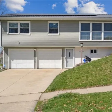 Buy this 3 bed house on 1712 26th Street Northwest in Cedar Rapids, IA 52405