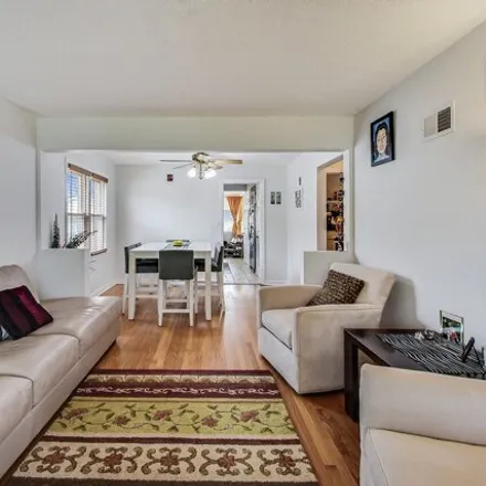 Image 3 - 5883 North Central Avenue, Chicago, IL 60646, USA - House for sale