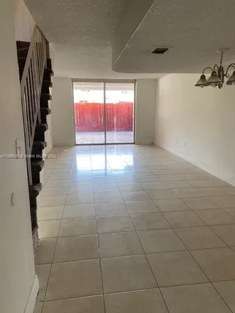Image 3 - 3895 West 11th Avenue, Hialeah, FL 33012, USA - Townhouse for rent