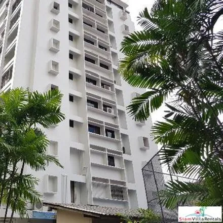 Rent this 3 bed apartment on Chaturathit Road in Huai Khwang District, Bangkok 10310