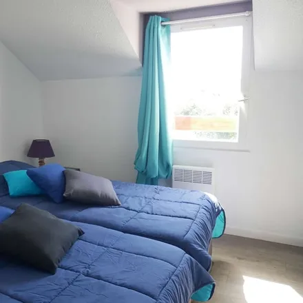Rent this 3 bed duplex on 56410 Erdeven
