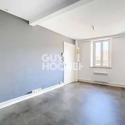 Rent this 1 bed apartment on 30 Rue Saint-Lazare in 60800 Crépy-en-Valois, France