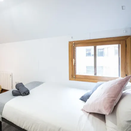 Rent this 6 bed room on Madrid in Marre Moerel Design Studio, Calle de la Luna