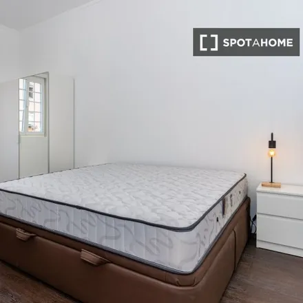 Rent this 6 bed room on Rua Doutor Manuel de Arriaga in 2700-569 Amadora, Portugal