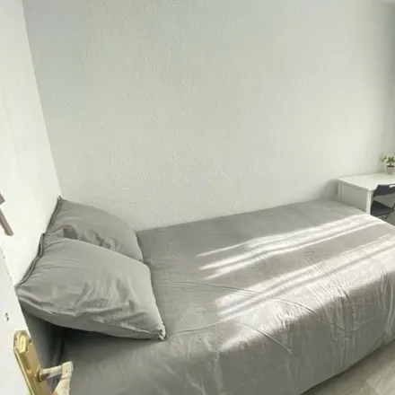 Rent this 4 bed room on Centro Municipal de Mayores 'La Platanera' in Calle Concepción de la Oliva, 7