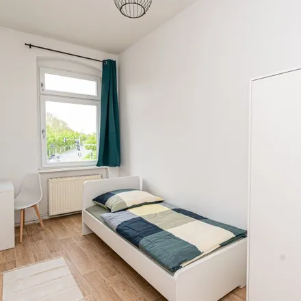 Rent this 5 bed room on Pestalozzistraße 2 in 12557 Berlin, Germany