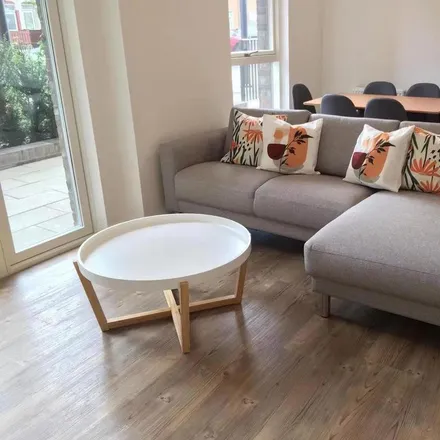 Rent this 3 bed apartment on Myrtle Road in London, E6 1HS