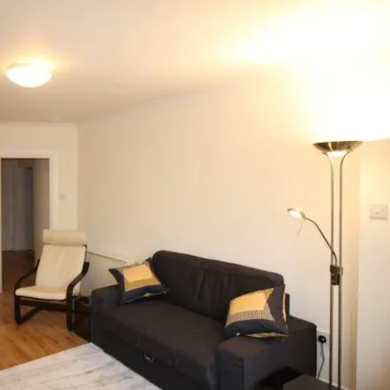 Image 4 - The Oaks, Ballsbridge Terrace, Dublin, D04 C7K6, Ireland - Apartment for rent