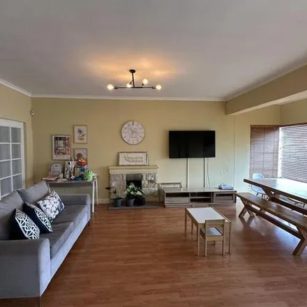 Rent this 3 bed apartment on Windsor High School in Smuts Road, Lansdowne