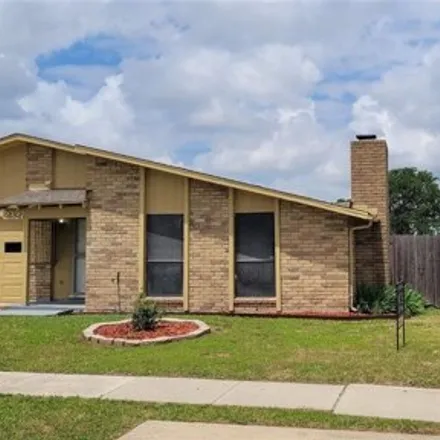 Buy this 3 bed house on 3572 Landers Lane in Arlington, TX 76014