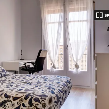 Rent this 6 bed room on Louisiana in Calle Baltasar Gracián, 50005 Zaragoza