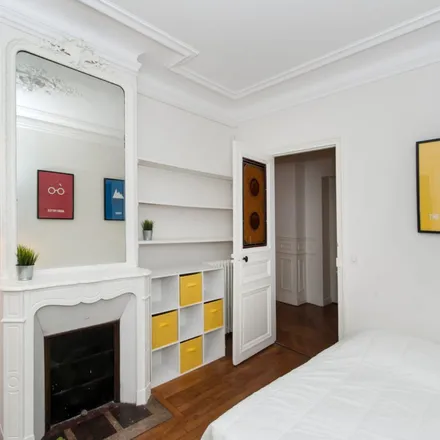 Rent this 5 bed room on 99 Rue Jouffroy d'Abbans in 75017 Paris, France