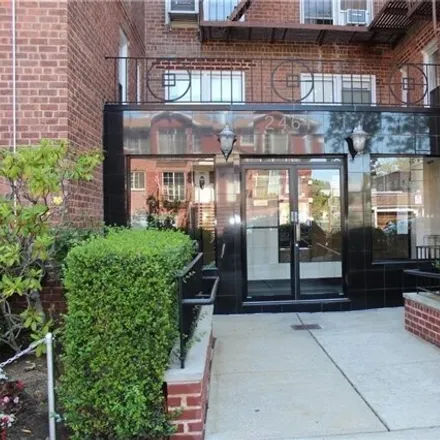 Image 1 - 2427 - 2461 East 29th Street, New York, NY 11235, USA - Apartment for sale