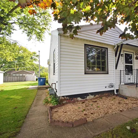 Buy this 3 bed house on 332 Hodson Street in Mishawaka, IN 46544
