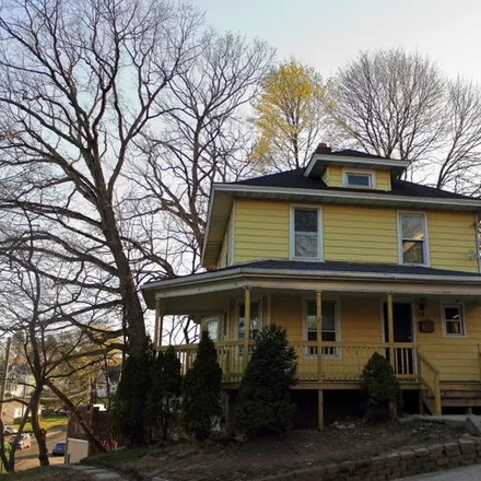 Rent this 3 bed house on 15 Lexington Street in Overlook, Waterbury