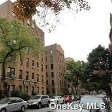 Image 2 - Maple Court, 81st Street, New York, NY 11372, USA - Condo for sale
