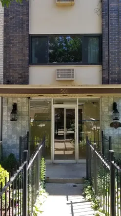 Buy this 1 bed house on 561 West Stratford Place in Chicago, IL 60657