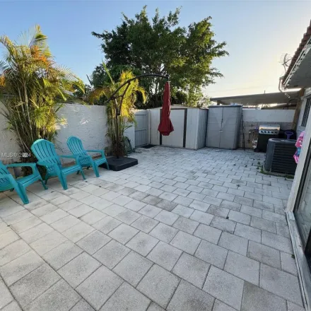 Image 4 - 848 Brickell Avenue, Miami, FL 33131, USA - Townhouse for rent