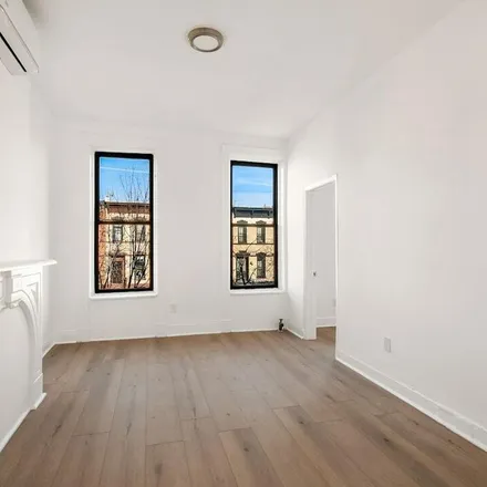 Image 5 - 76 Somers Street, New York, NY 11233, USA - Apartment for rent