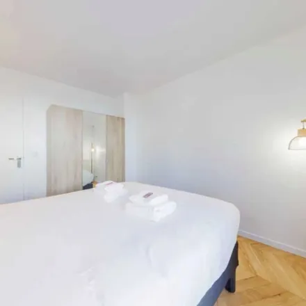 Rent this 3 bed apartment on 18 Rue Paul Bert in 92100 Jardin de la Mairie, France