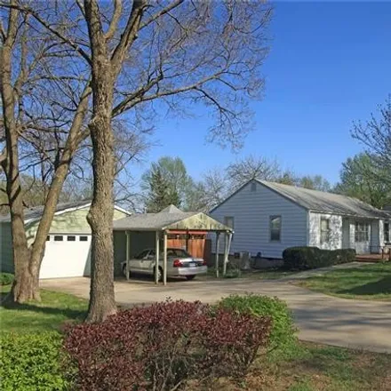 Buy this 2 bed house on 5425 Farley Street in Merriam, KS 66203