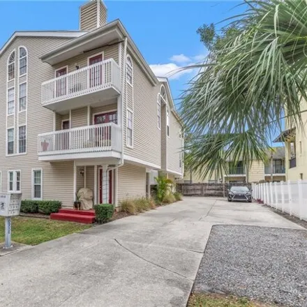 Buy this 2 bed condo on 552 South Glen Avenue in Aberdeen on Glen, Tampa