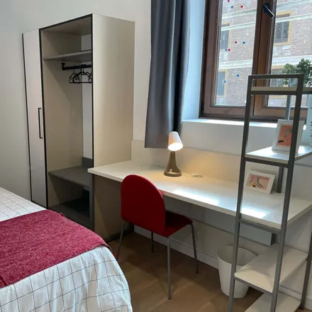 Rent this studio room on Glorieta Padre Juan Bonal in Zaragoza, Spain