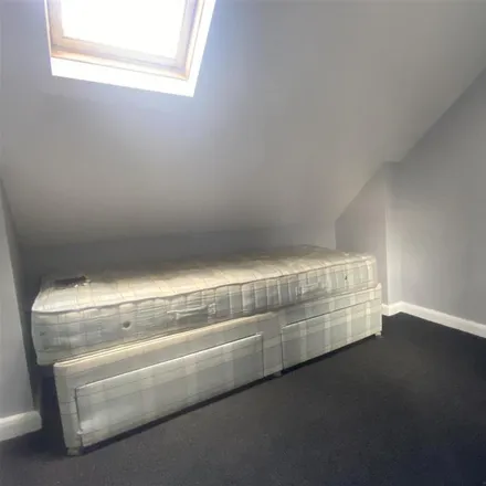 Image 2 - Willow Court, Bensham Manor Road, London, CR0 2HS, United Kingdom - Room for rent
