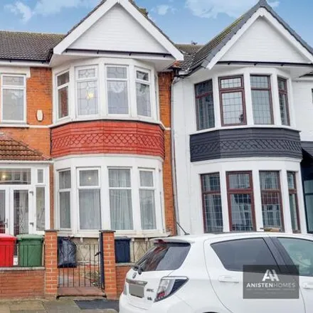 Buy this 3 bed townhouse on Lynford Gardens in Seven Kings, London