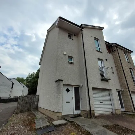 Rent this 4 bed townhouse on Milnbank Gardens in Dundee, DD1 5PX
