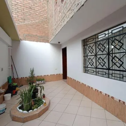 Buy this 7 bed house on José Olaya 172 in San Martín de Porres, Lima Metropolitan Area 15108