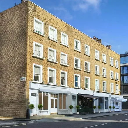 Rent this 2 bed townhouse on 31 Paddington Street in London, W1U 5QP