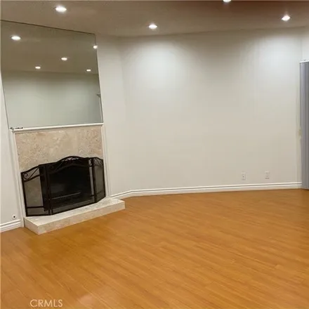 Rent this 2 bed apartment on Alley 87707 in Los Angeles, CA 13359