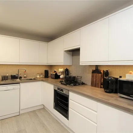 Image 2 - Carlisle Avenue, London, W3 7ND, United Kingdom - House for rent