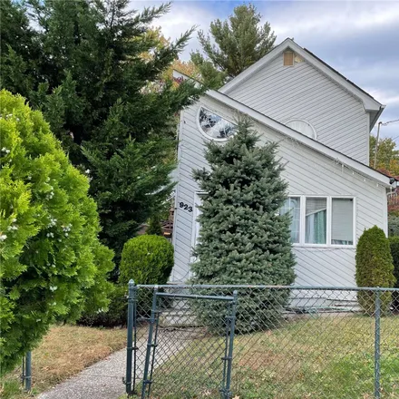 Buy this 3 bed house on 930 Kings Parkway in Baldwin, NY 11510