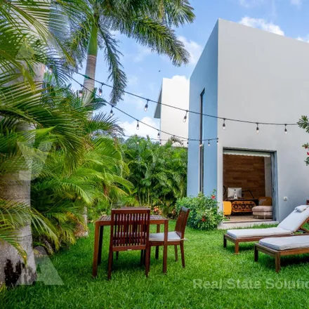 Buy this 5 bed house on Avenida Puerto Cancun Sur in 77524 Cancún, ROO