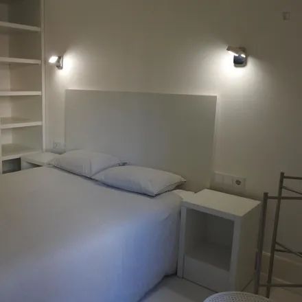 Rent this 6 bed room on Avenida Praia da Vitória 77 in 1050-120 Lisbon, Portugal