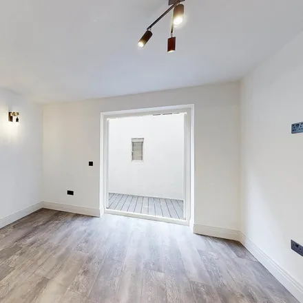 Image 9 - Chicken shop, Millers Terrace, London, N16 7XJ, United Kingdom - Apartment for rent