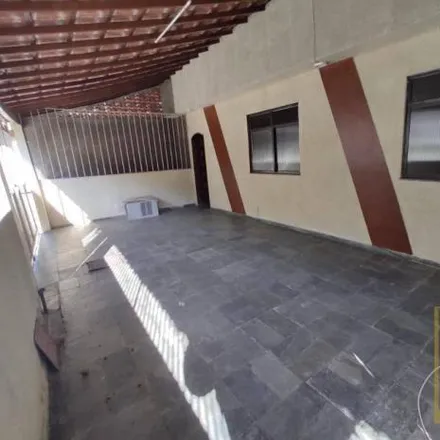 Rent this 3 bed house on Rua Abigail Rabelo in Cubango, Niterói - RJ