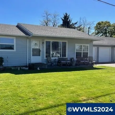 Buy this 4 bed house on 2670 Myrtle Avenue Northeast in Salem, OR 97301