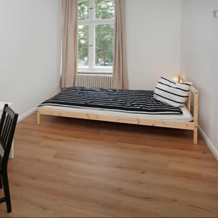 Rent this 4 bed room on Pizzeria Alte Forno in Warschauer Straße 62, 10243 Berlin