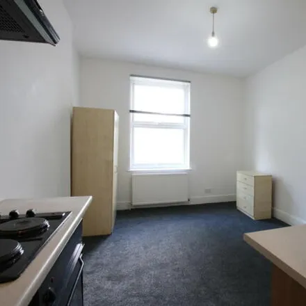Image 2 - Park Avenue, Willesden Green, London, NW2 5AP, United Kingdom - Apartment for rent