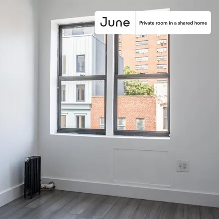 Image 2 - 20 Avenue A, New York, NY 10009, USA - Room for rent