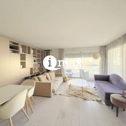 Image 2 - 11 Avenue Sainte-Foy, 92200 Neuilly-sur-Seine, France - Apartment for rent