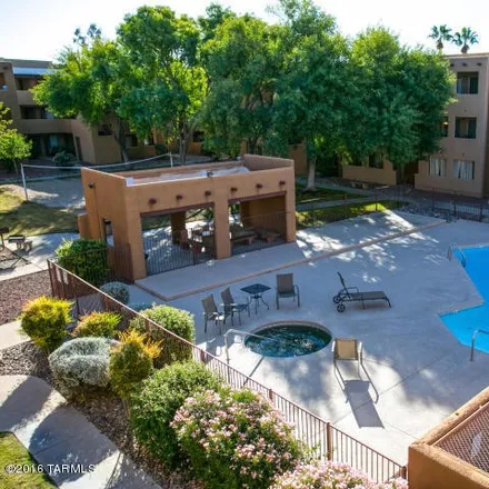 Image 1 - Casa Club Condominiums, 1810 East Blacklidge Drive, Tucson, AZ 85719, USA - Condo for rent