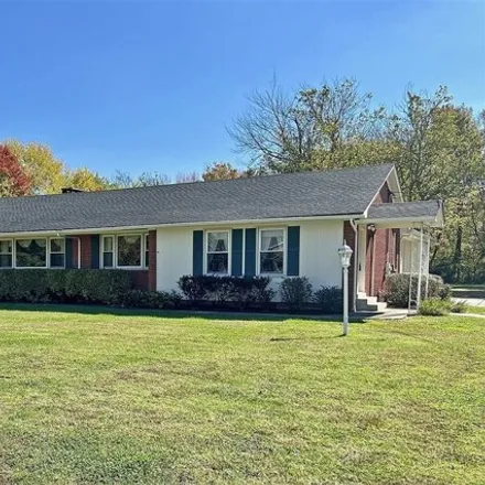 Buy this 3 bed house on 327 Austin Drive in Franklin, KY 42134