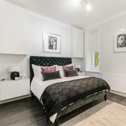 Rent this 3 bed apartment on 13 Fernshaw Road in Lot's Village, London