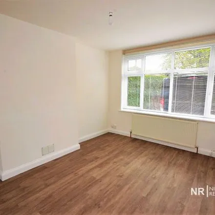 Image 4 - South Street, Epsom, KT18 7PQ, United Kingdom - Townhouse for rent